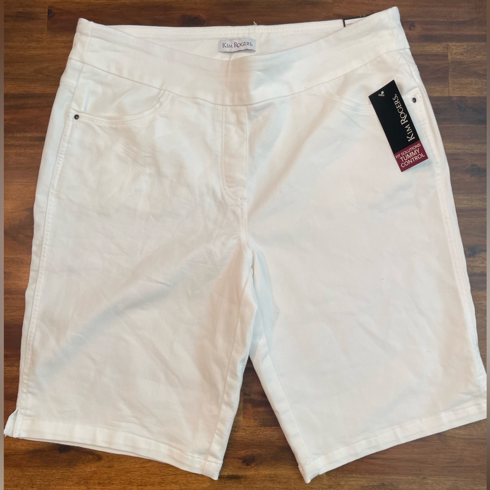 White Bermuda shorts, Kim Roger’s size 14, new with tags